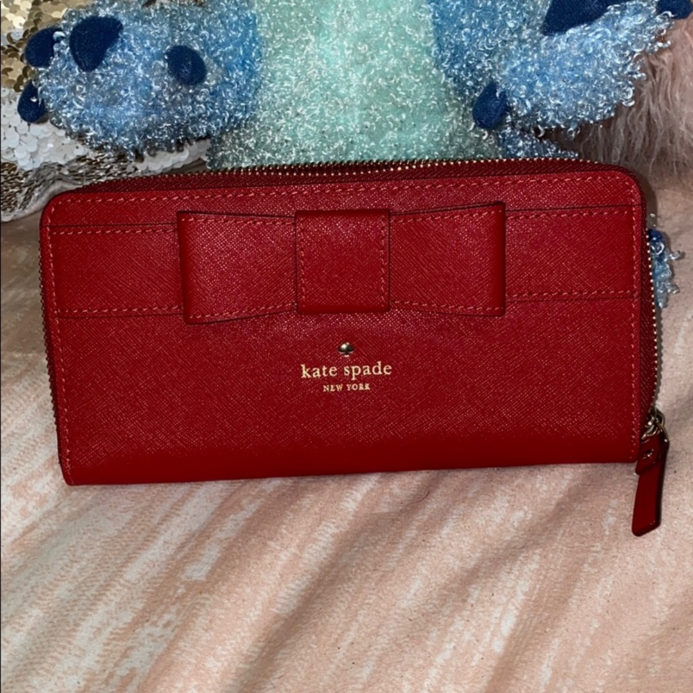 Kate Spade Bow Zip Around Wallet. Brand New.